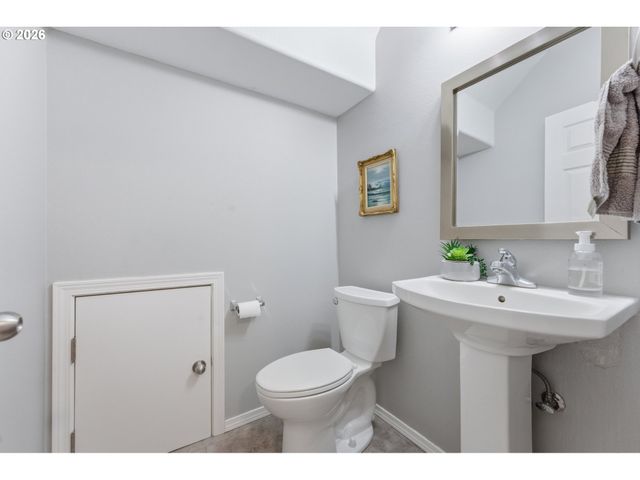 2528 N ROGER SMITH Dr, Newberg, OR 97132