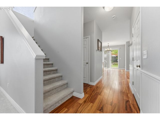 2528 N ROGER SMITH Dr, Newberg, OR 97132