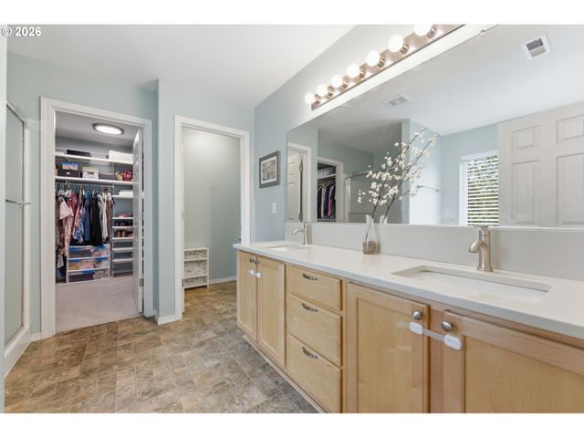 2528 N ROGER SMITH Dr, Newberg, OR 97132
