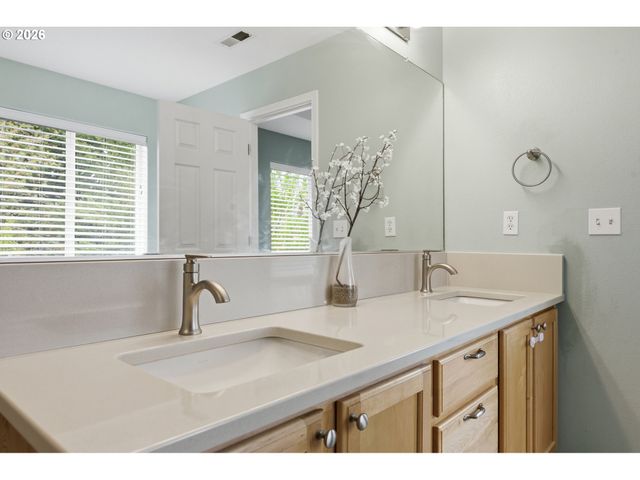 2528 N ROGER SMITH Dr, Newberg, OR 97132