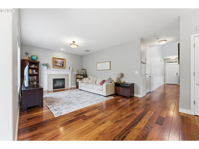 2528 N ROGER SMITH Dr, Newberg, OR 97132