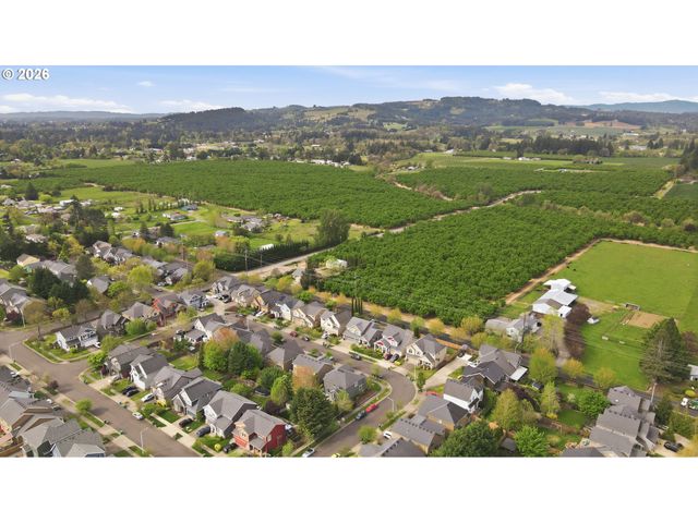 2528 N ROGER SMITH Dr, Newberg, OR 97132