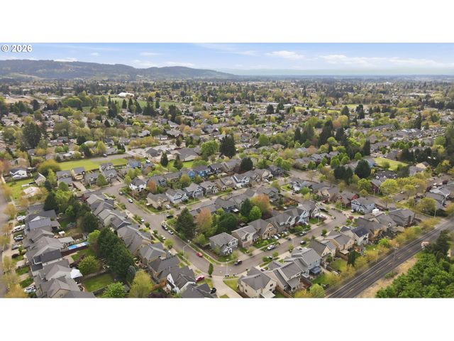 2528 N ROGER SMITH Dr, Newberg, OR 97132