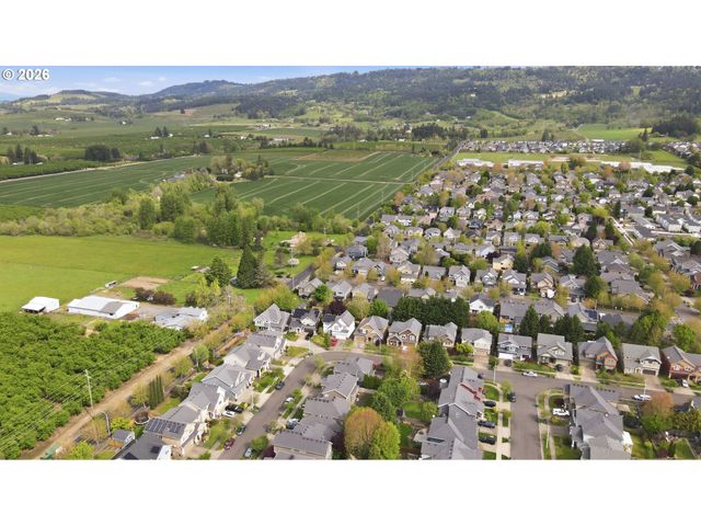 2528 N ROGER SMITH Dr, Newberg, OR 97132