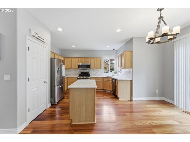 2528 N ROGER SMITH Dr, Newberg, OR 97132