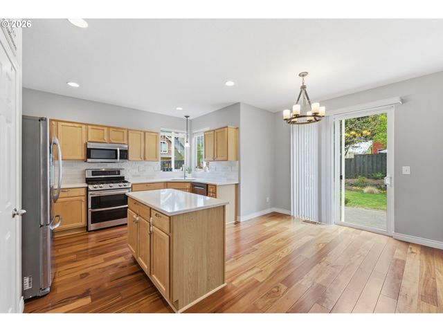 2528 N ROGER SMITH Dr, Newberg, OR 97132