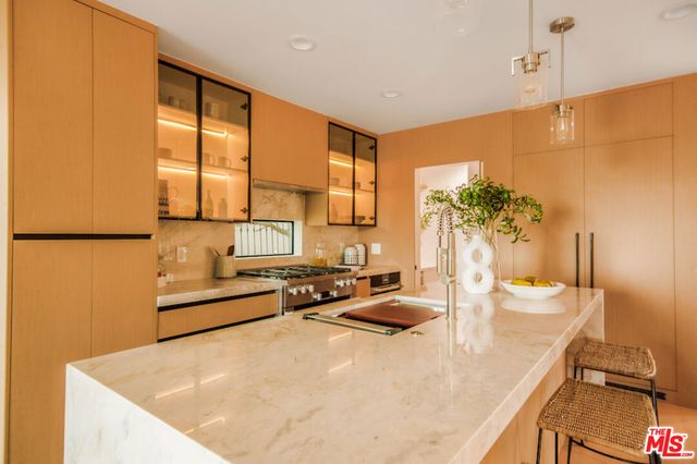 8921 Appian Way, Los Angeles, CA 90046