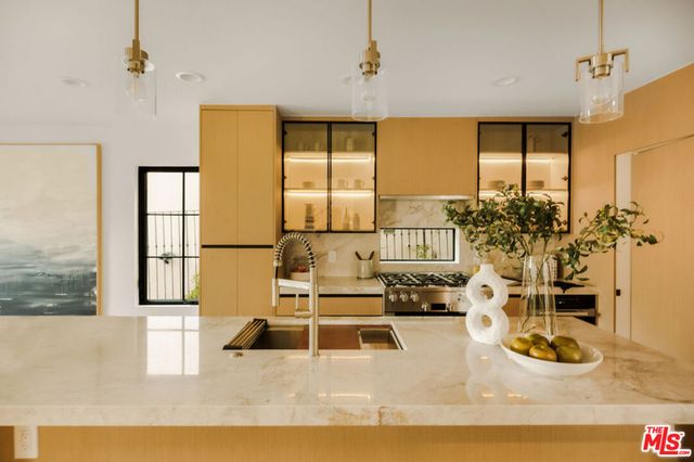 8921 Appian Way, Los Angeles, CA 90046