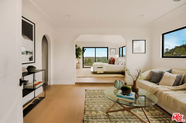 8921 Appian Way, Los Angeles, CA 90046