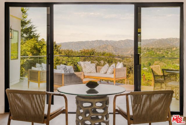 8921 Appian Way, Los Angeles, CA 90046