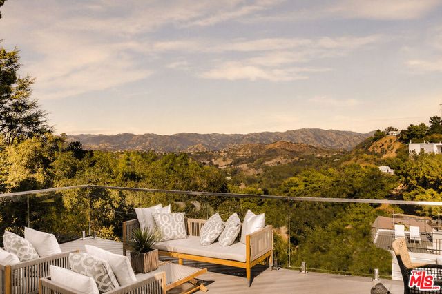 8921 Appian Way, Los Angeles, CA 90046