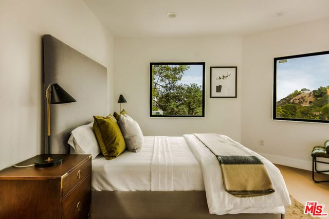 8921 Appian Way, Los Angeles, CA 90046