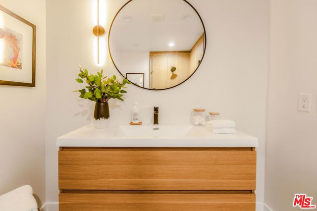 8921 Appian Way, Los Angeles, CA 90046