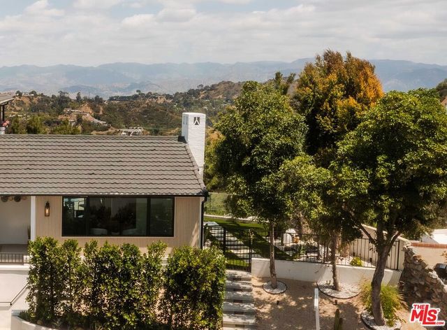 8921 Appian Way, Los Angeles, CA 90046