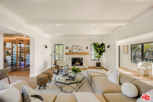 8921 Appian Way, Los Angeles, CA 90046