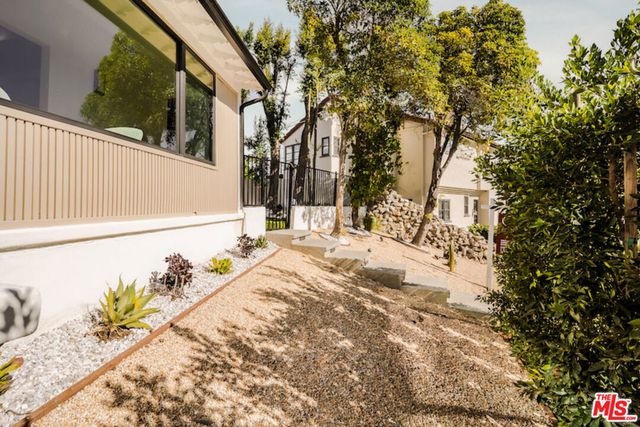 8921 Appian Way, Los Angeles, CA 90046