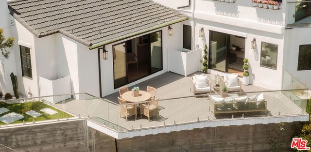 8921 Appian Way, Los Angeles, CA 90046