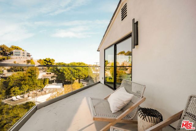 8921 Appian Way, Los Angeles, CA 90046