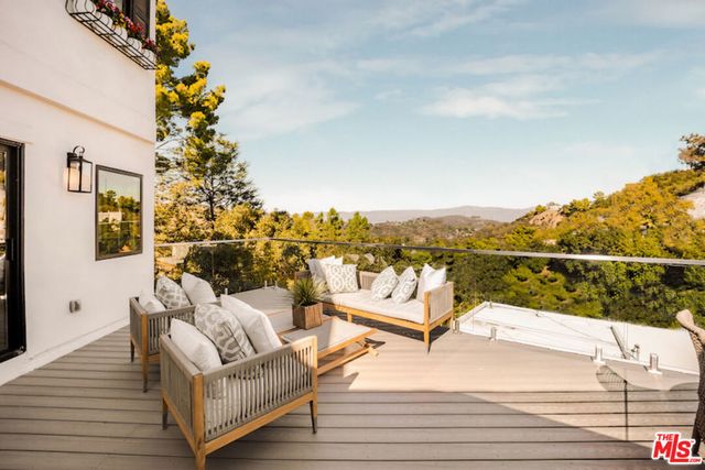 8921 Appian Way, Los Angeles, CA 90046