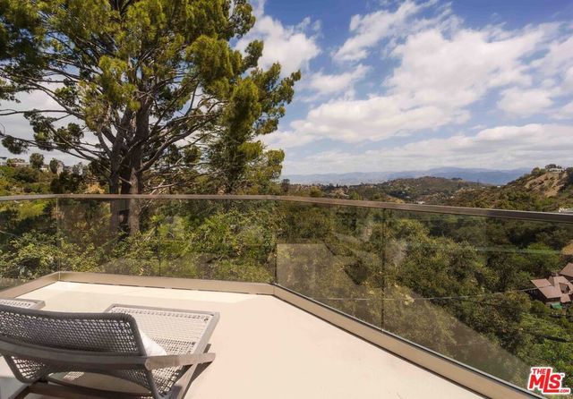8921 Appian Way, Los Angeles, CA 90046
