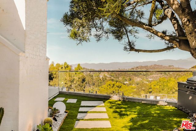 8921 Appian Way, Los Angeles, CA 90046