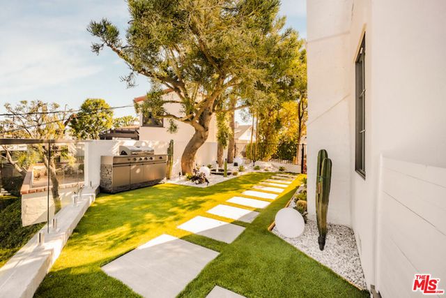 8921 Appian Way, Los Angeles, CA 90046