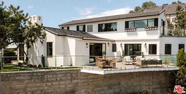 8921 Appian Way, Los Angeles, CA 90046