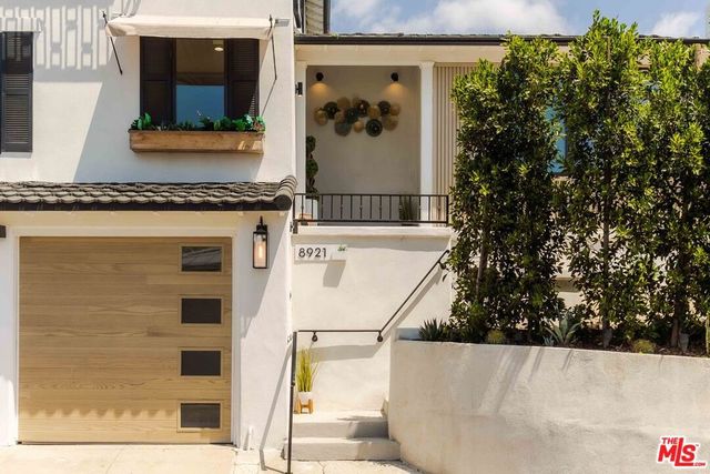 8921 Appian Way, Los Angeles, CA 90046