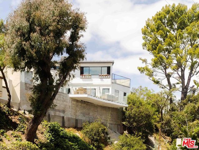 8921 Appian Way, Los Angeles, CA 90046