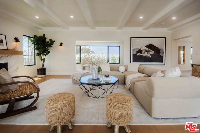 8921 Appian Way, Los Angeles, CA 90046