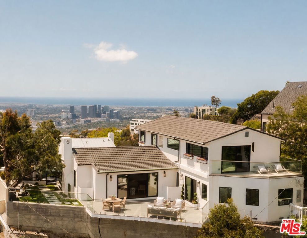8921 Appian Way, Los Angeles, CA 90046