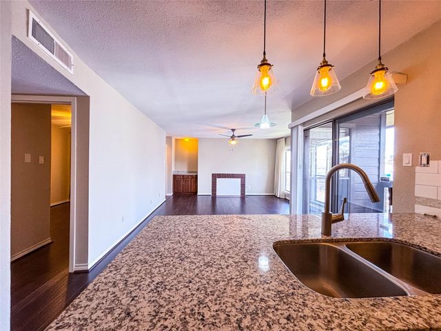 8020 Braesmain Drive 1604, Houston, TX 77025