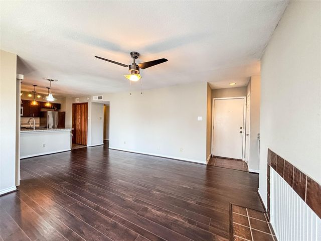 8020 Braesmain Drive 1604, Houston, TX 77025