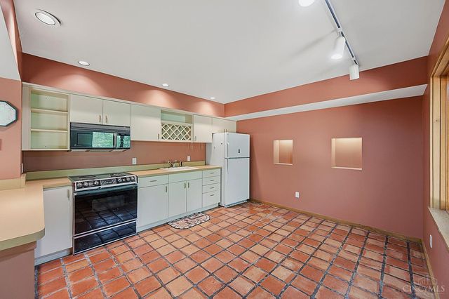 7 Laurelwood Drive, Miami Twp, OH 45150