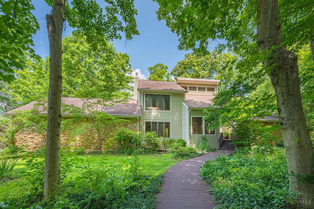 7 Laurelwood Drive, Miami Twp, OH 45150