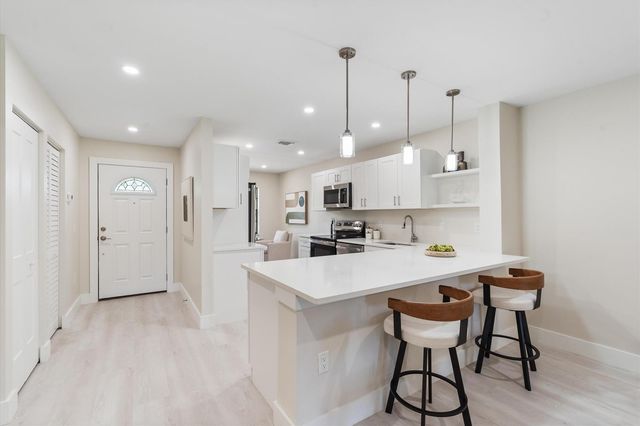 52 Stratford Lane W F, Boynton Beach, FL 33436