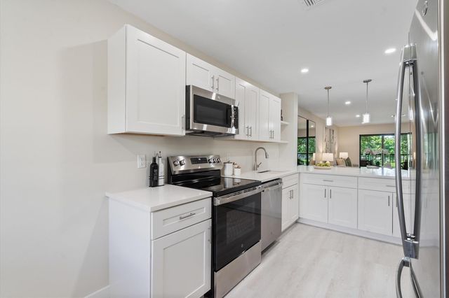 52 Stratford Lane W F, Boynton Beach, FL 33436