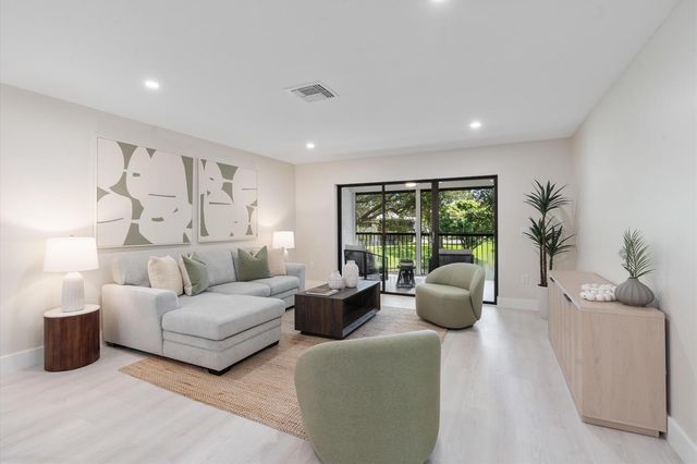 52 Stratford Lane W F, Boynton Beach, FL 33436