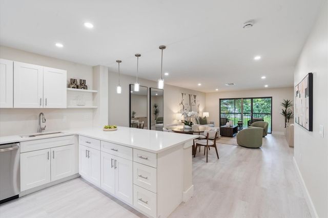 52 Stratford Lane W F, Boynton Beach, FL 33436