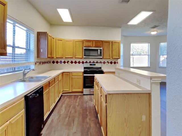 2911 Linda Drive, Pearland, TX 77584