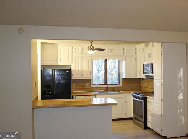 1517 Stoneleigh Way, Stone Mountain, GA 30088