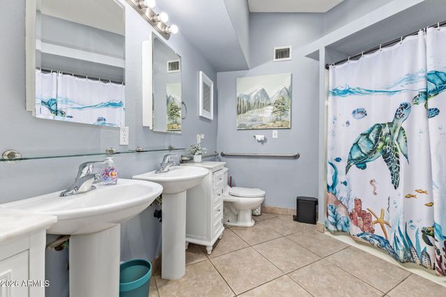 3861 E SALINAS Street, Phoenix, AZ 85044