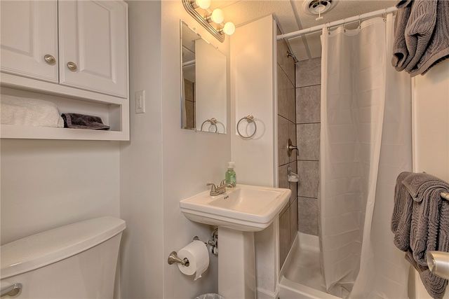 65 W Glennis Drive, Hempfield Twp, PA 15601