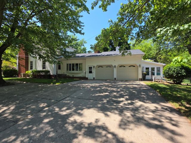 300 Brady Street, Chesaning, MI 48616