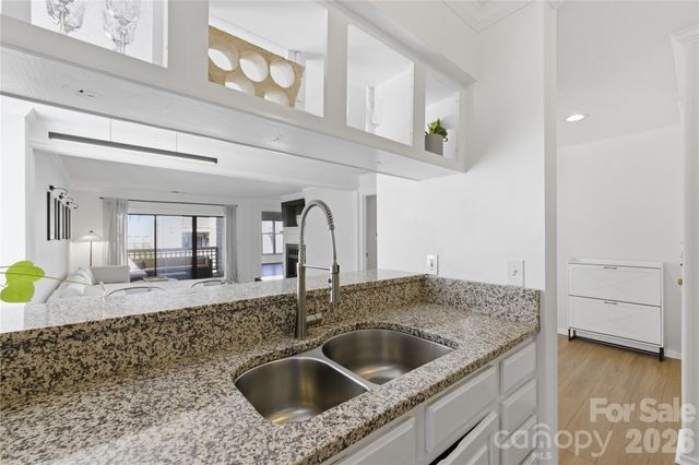 308 Queens Road 32, Charlotte, NC 28204