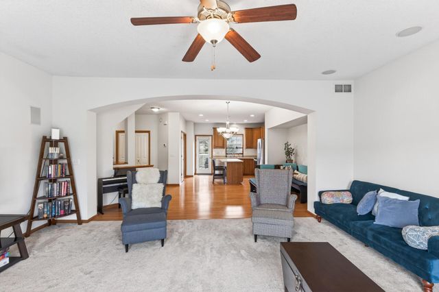 10859 Kingsfield Lane, Woodbury, MN 55129