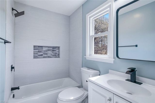 20 Chowan PL, Newport News, VA 23608