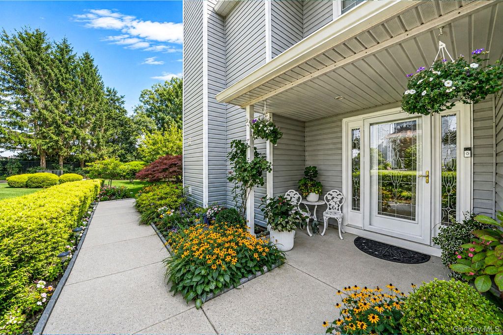 112 Erin Lane, East Setauket, NY 11733 — photo 3
