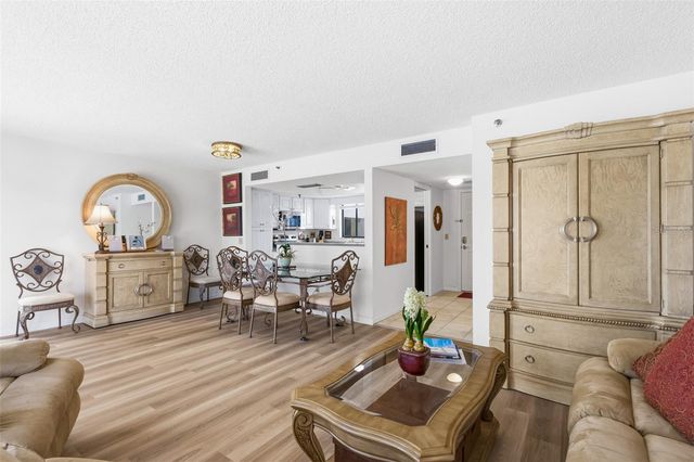 1100 BENJAMIN FRANKLIN DRIVE 305, Sarasota, FL 34236