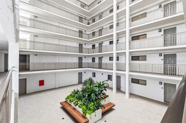 1100 BENJAMIN FRANKLIN DRIVE 305, Sarasota, FL 34236